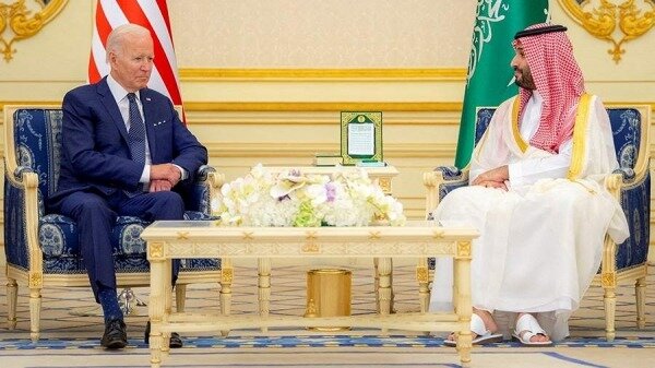 Советник Байдена заявил о методичной смене курса США в отношениях с Эр-Риядом0