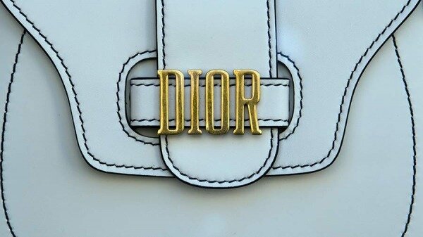 Верховный суд РФ отменил штраф за продажу поддельной сумки Dior0
