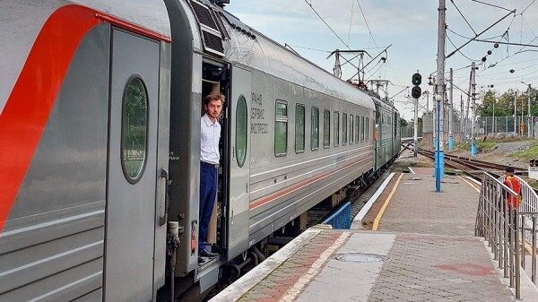 Железнодорожное движение по Крымскому мосту полностью восстановили0